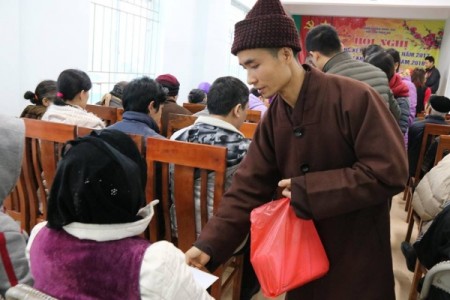 Chùa Hòa Phúc trao tặng 224 suất quà nhân dịp xuân Mậu Tuất