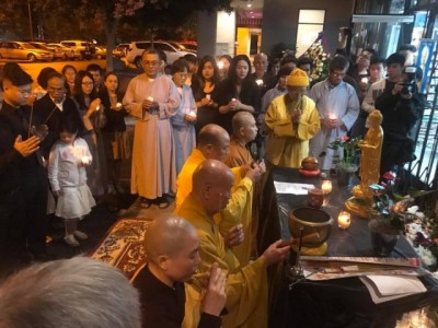 Hoa đăng cung tiễn