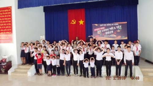 Quỹ Học bổng Hy vọng tặng 200 suất quà cho học sinh nghèo vượt khó