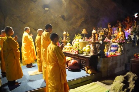 HT.Thích Bảo Nghiêm, 45 năm hành trì Ngũ Bách danh tại động Hương Tích