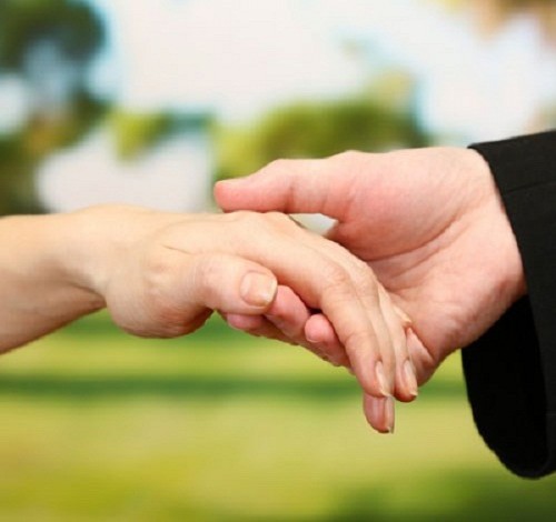 Học cách quên mình và thương người