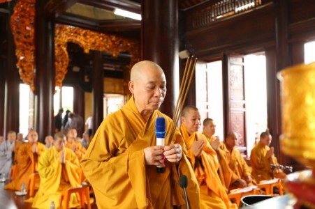 Hà Nội: Lễ khánh tạ Tam bảo, tụng kinh Dược Sư cầu quốc thái dân an và cúng dường trai tăng