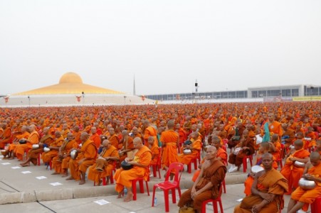 Thái Lan: 100 ngàn tu sỹ trong lễ hội khất thực tại Dhammakaya