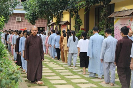 Gần 150 bạn trẻ cùng tham dự khóa tu 'Về để lắng nghe'