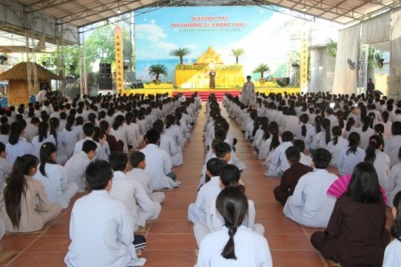 Gần 1000 thiện sinh về chùa Từ Xuyên dự khóa tu sen hồng