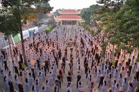 Hơn 2000 bạn trẻ khoác ba lô đến chùa để...'giải nhiệt'