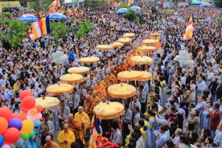 Đà Nẵng: Hàng vạn người tham dự lễ hội Quán Thế Âm năm 2016