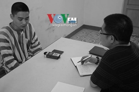 Lê Văn Luyện đọc sách Phật, học châm cứu, bấm huyệt trong tù