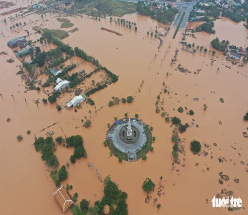 Quảng Trị chìm trong nước nhìn từ trên cao