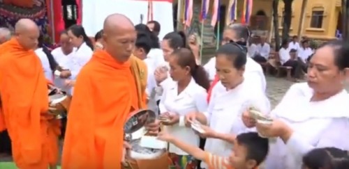 Một hành động biến thái, lố bịch, xuyên tạc Phật giáo !