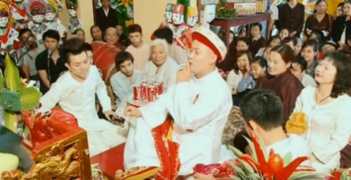 Người xuất gia có được hầu đồng, làm thanh đồng ?