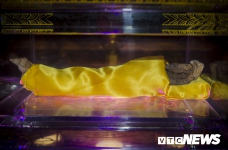 Kỳ lạ nhà sư tự chặt cánh tay mình, và cánh tay 40 năm không phân hủy