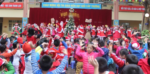 Tổ chức mừng giáng sinh trong trường học là vi phạm luật giáo dục