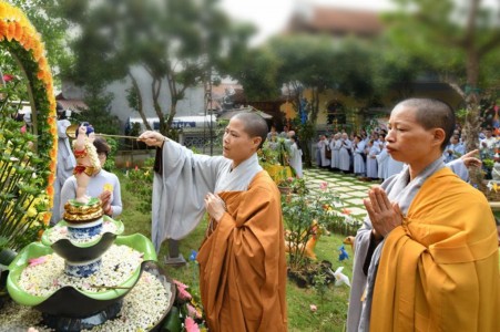 Hà Nội: Chùa Hòa Phúc kính mừng đại lễ Phật đản và lễ quy y Tam bảo
