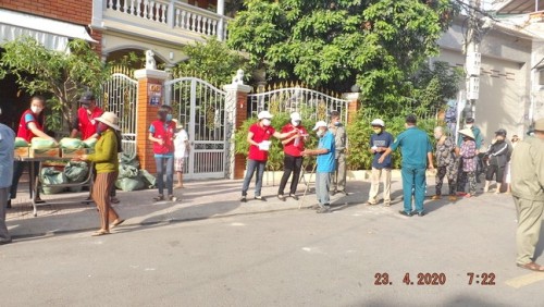 Quán chay An Duyên giúp đỡ người nghèo