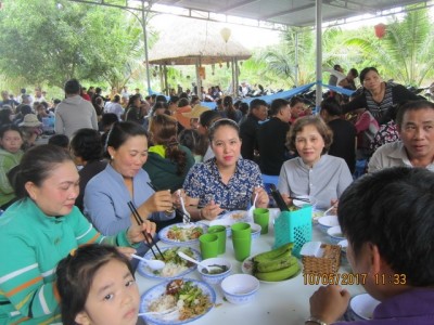 Tiệc buffet chay miễn phí mừng Phật đản PL.2561 tại chùa Nam Hòa