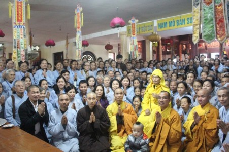 Đầu xuân về chốn Tổ xưa