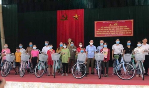 Ninh Bình: Chùa Bích Thượng trao tặng gần 60 suất quà cho học sinh trước thềm năm học mới
