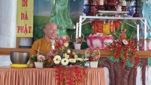 Thượng tọa Thích Minh Nhẫn thuyết giảng tại Khánh Hòa
