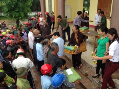 GHPGVN trao tặng 700 suất quà cho cho bà con ngư dân huyện Kỳ Anh