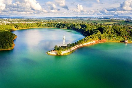 Hướng nhìn tượng đài Bồ tát Quan Thế Âm tại Biển Hồ - Pleiku: Dùng phong thủy hay công nghệ hiện đại để hình dung?