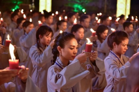 Chùm ảnh đẹp lễ vía Đức Phật A Di Đà tại chùa Hoằng Pháp