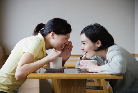 Nói xấu người khác: Những hậu quả và cách chuyển hóa