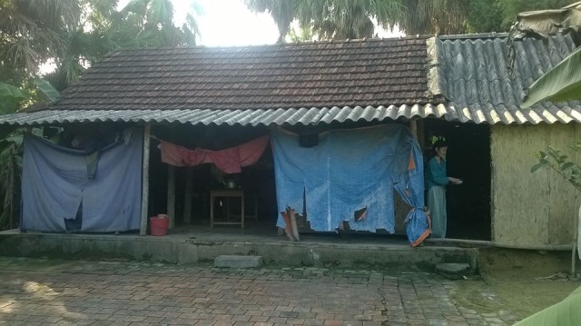 Cụ bà 88 tuổi 25 năm nuôi con gái bị điên dại