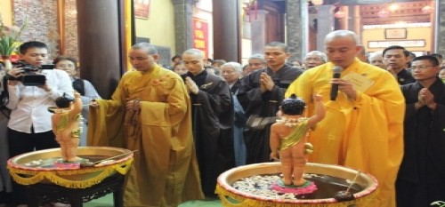 Chùa Lý Triều Quốc Sư tổ chức lễ Phật đản PL2559 - DL2015