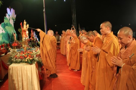 Tắm Phật và ước nguyện Phật đản