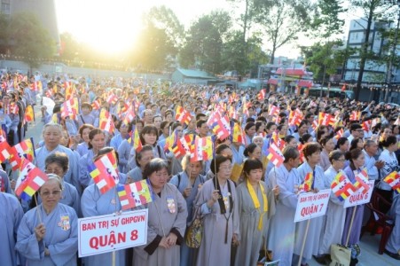 TPHCM: Hàng ngàn người tham dự Đại lễ Phật đản PL. 2559 – DL 2015