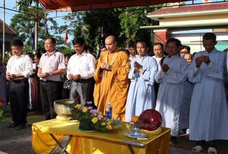 Phật giáo huyện Yên Thành dâng hương , cầu siêu tưởng niệm các anh hùng liệt sỹ