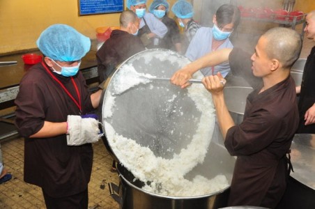 Nhật ký khóa tu Phật thất 81: Đến để hiểu, hiểu để...tu