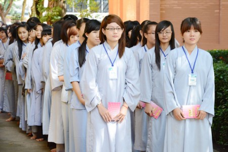 Nên nói chuyện gì khi đến chùa