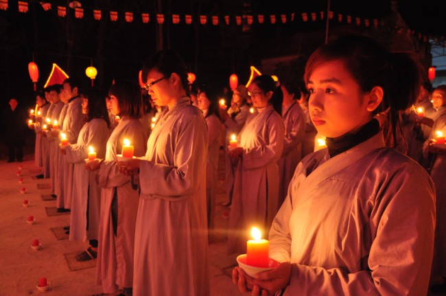 Phật tử tại gia học Phật nên biết