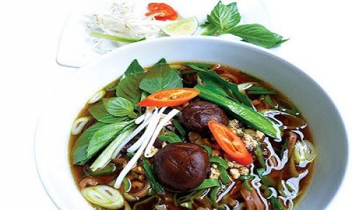 Hướng dẫn làm món phở gạo lứt cho buổi sáng 