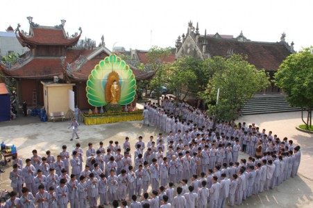 Gần 700 bạn trẻ Quy y Tam Bảo  tại chùa Cự Linh Hải Dương