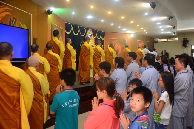 Chùa Hoằng Pháp: Gần 2000 thiện nam tín nữ quy y Tam bảo