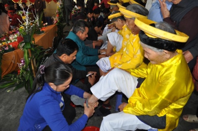  Lễ rửa chân tay báo hiếu cha mẹ