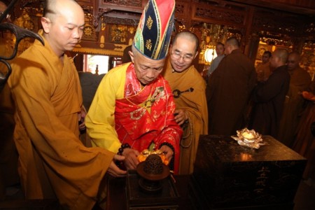 Đại giới đàn Cam Lộ Giác Ngộ: Lễ yểm tâm an phụng đất, niêm đàn sái tịnh  