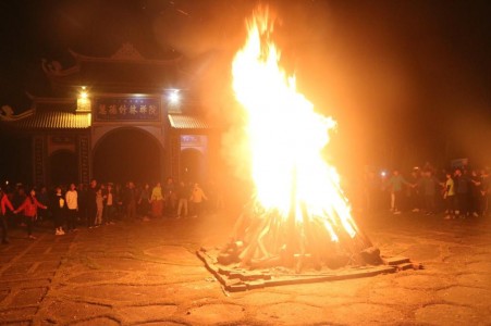  Gần 1000 sinh viên tham dự Gala giao lưu tại Thiền viện Trúc lâm Tuệ Đức