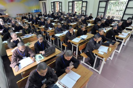 Sinh viên nơi cửa Phật