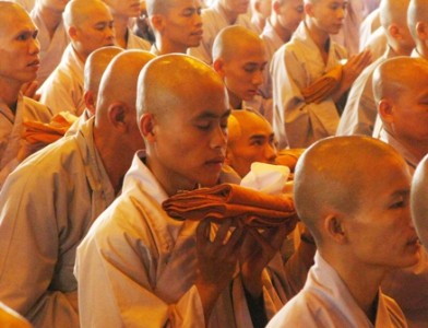 Những ngày mới xuất gia nhìn đâu cũng thấy Phật và Bồ tát...*