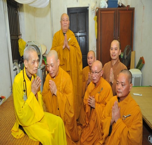 Đại diện các hành giả an cư của 18 hạ trường tạ pháp Đức Pháp Chủ