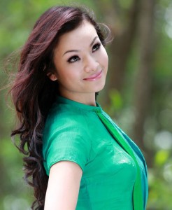 Ca sĩ Tân Nhàn quy y, hát nhạc Phật