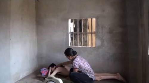 Xót xa người đàn bà nghèo khó 30 năm chăm chồng và hai con tâm thần