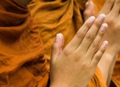 Không muốn đi chùa vì nghe nhiều điều xấu về tu sĩ