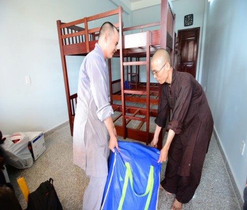 Tăng Ni sinh học viện PGVN tại TP. HCM ngày đầu nhập nội trú