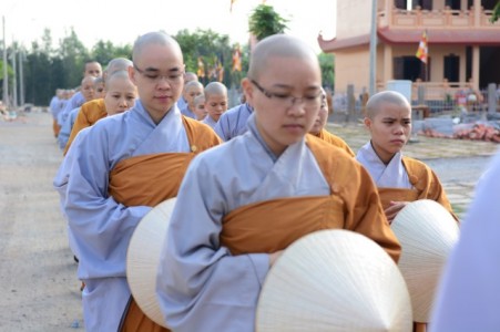 Tăng Ni sinh học viện PGVN tại TP. HCM tác pháp An cư hạ đầu tiên