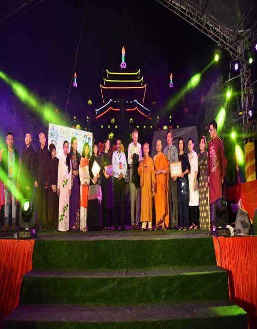 Tăng sĩ tham gia ca hát trong các chương trình giải trí